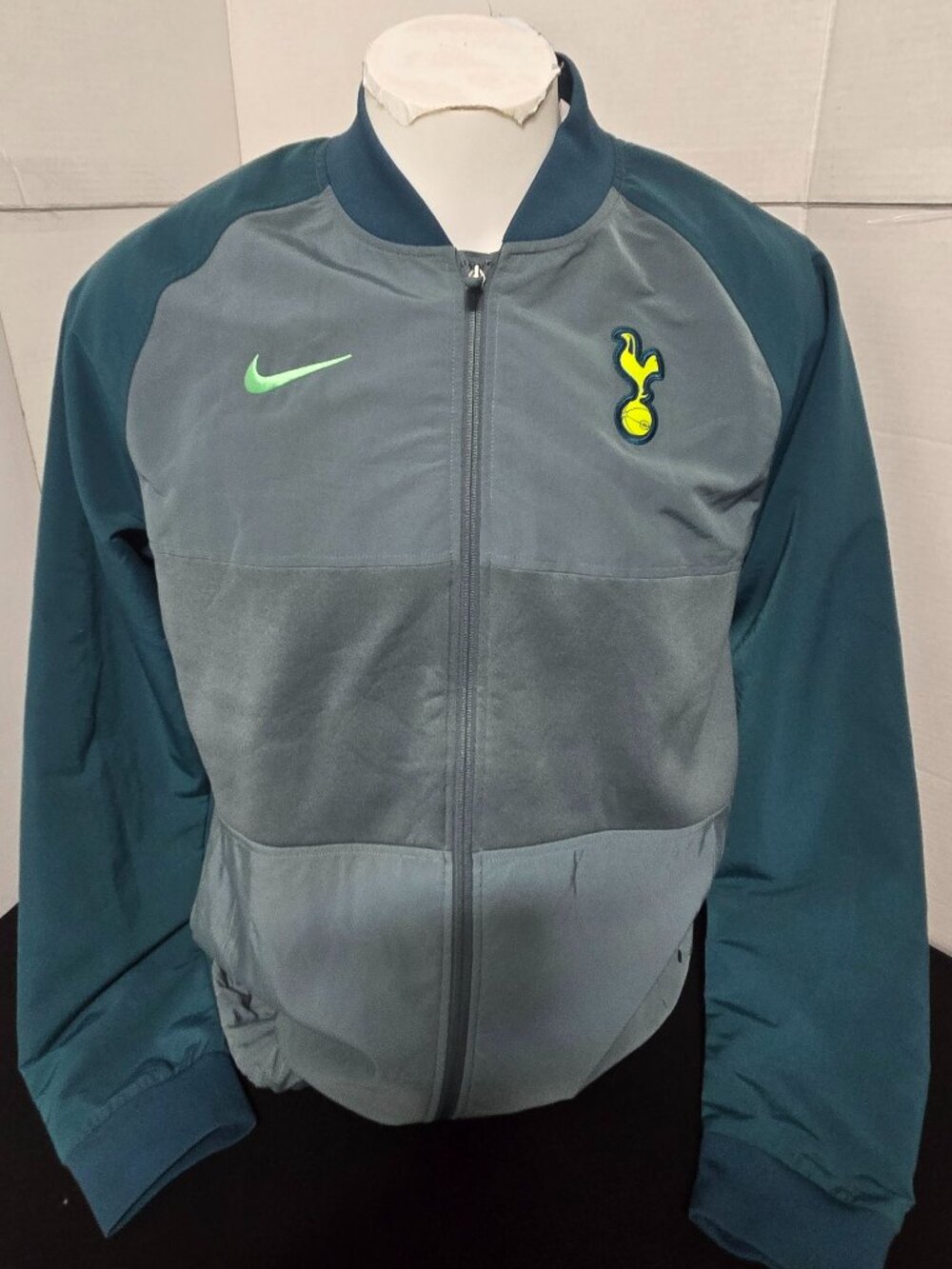 🔥⚽️ NWT Nike Tottenham Hotspur FC Bomber Jacket – Men's Large – Rare Club Editi